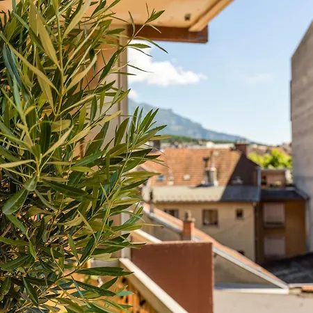 Stay&go Des Monts - Centre-ville - Parking Prive - 20 Min Du Apartment *