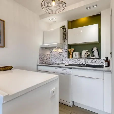 Apartment Stay&go Des Monts - Centre-ville - Parking Prive - 20 Min Du