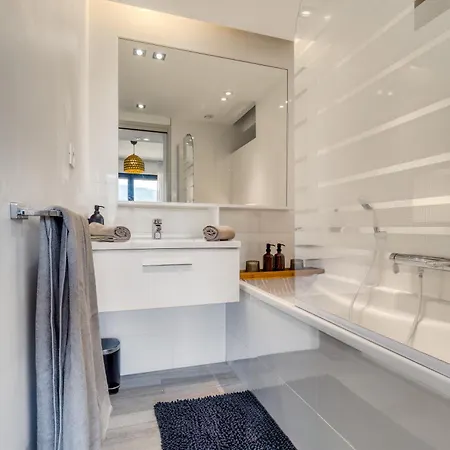 Apartment Stay&go Des Monts - Centre-ville - Parking Prive - 20 Min Du
