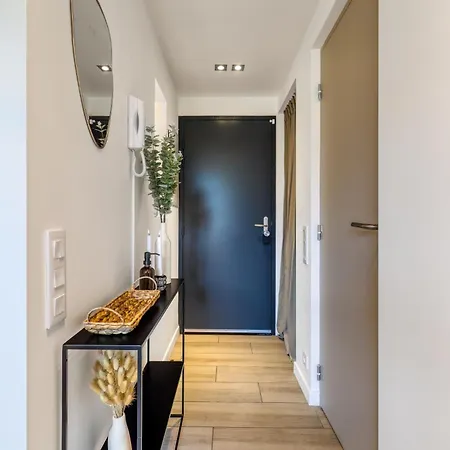 Apartment Stay&go Des Monts - Centre-ville - Parking Prive - 20 Min Du