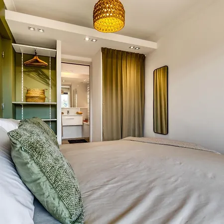 Stay&go Des Monts - Centre-ville - Parking Prive - 20 Min Du
