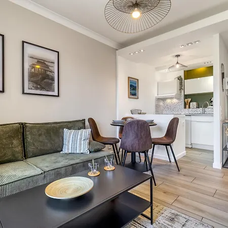 Stay&go Des Monts - Centre-ville - Parking Prive - 20 Min Du Apartment